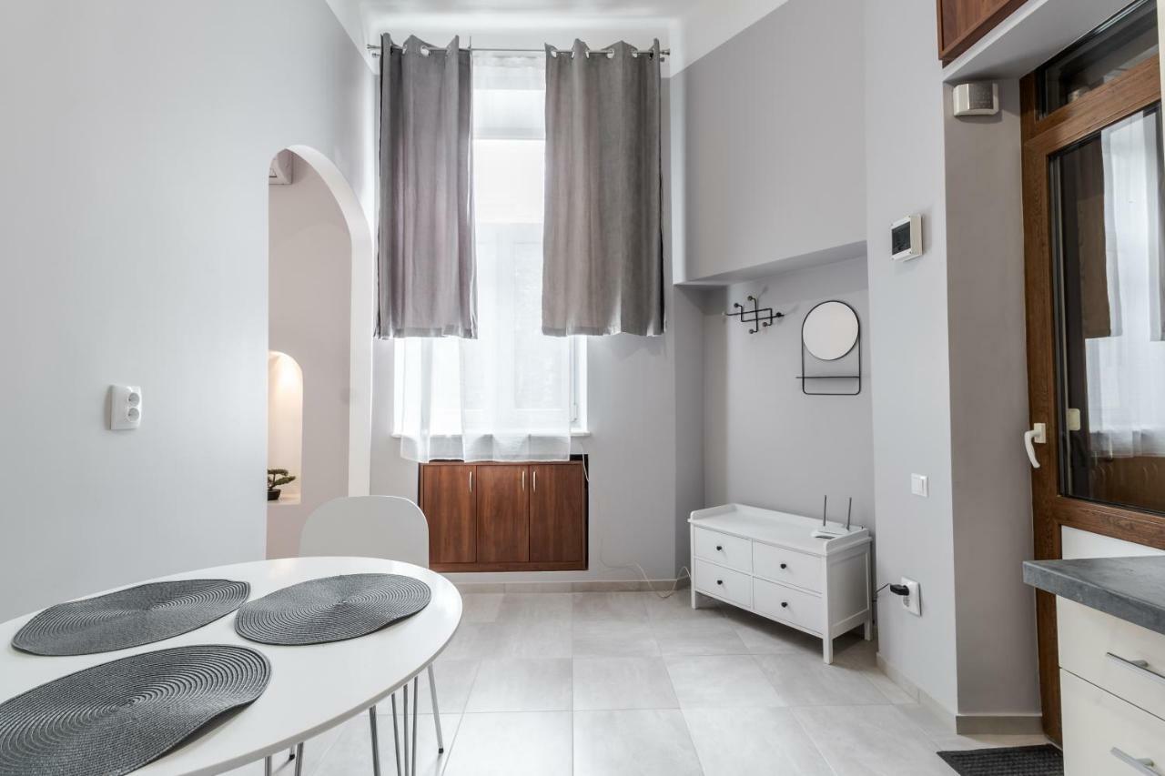 Midwheel Apartment 9 Lviv Exterior foto